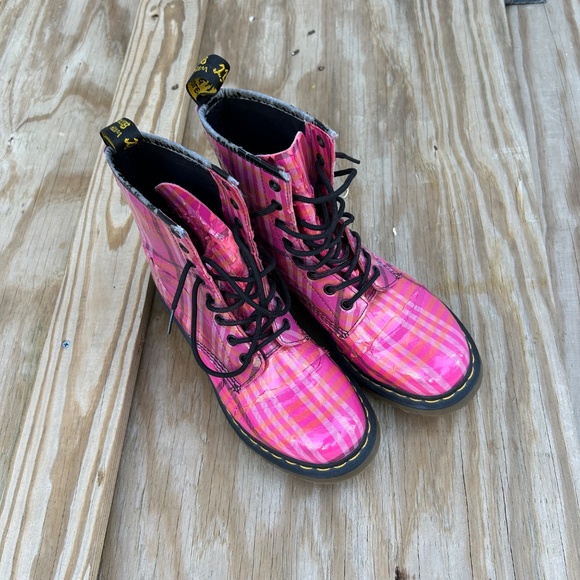 Dr. Martens Pink Plaid Lace-Up Boots – Women’s Size 9 - Picture 8 of 8